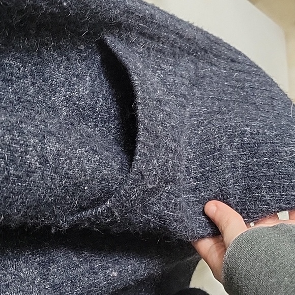 Abercrombie & Fitch Chenille Embroidered Moose Emblem Cardigan - Picture 5 of 9